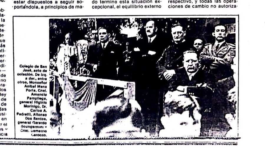 Epígrafe impreso: «Colegio de San José, acto de colación», con monseñor Aníbal Mena Porta, el general Higinio Morínigo y el Dr. Carlos A. Pedretti, entre otros.